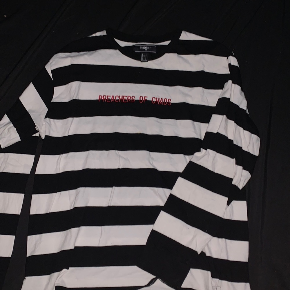 BLACK AND WHITE STRIPE LONG SLEEVE